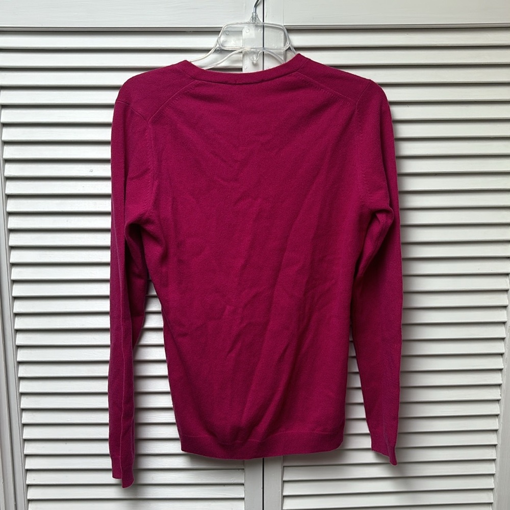 NWOT cashmere Uniqlo v neck sweater - Picture 3 of 5